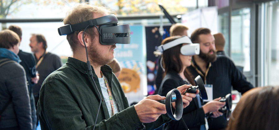 The Benefits and Challenges of Virtual Reality in Healthcare Treatment 
