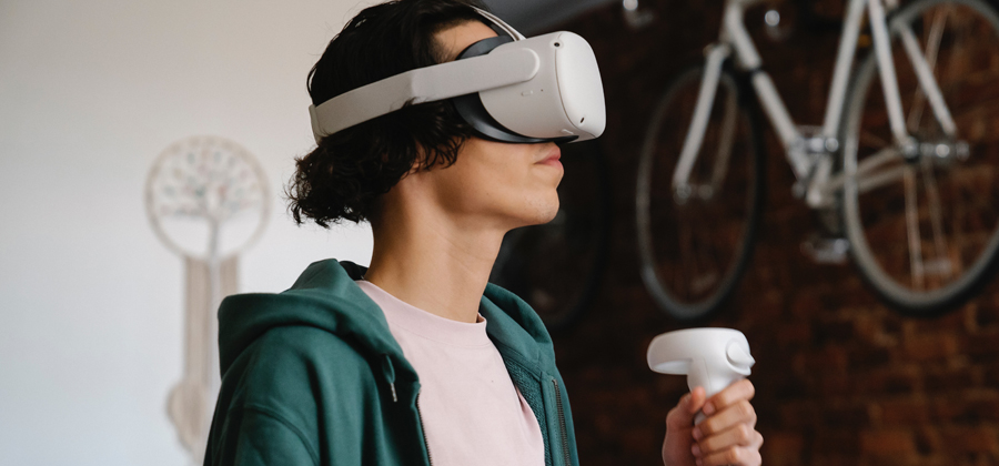 Wearable Devices and IoT: Enhancing Chronic Disease Management 