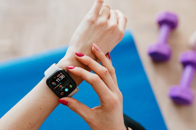 How Wearable Devices and IoT Are Monitoring Patient Health